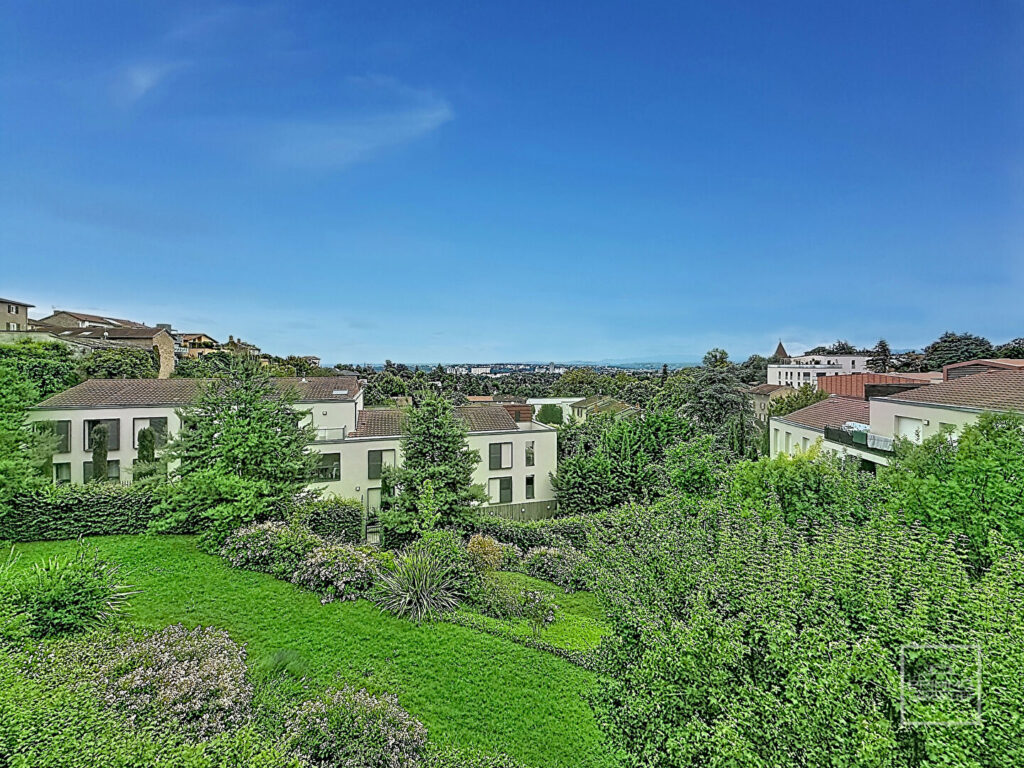 Saint Didier Au Mont D&rsquo;Or en centre Village, Appartement 5 pièces de 113m² avec terrasse