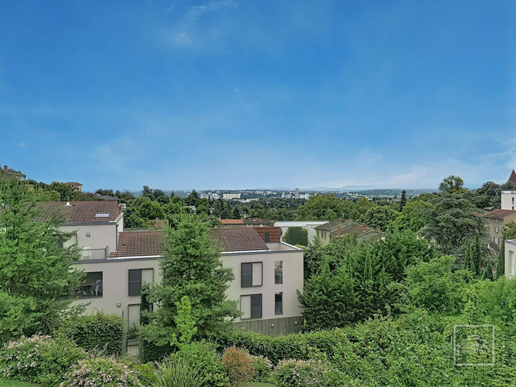 Saint Didier Au Mont D&rsquo;Or en centre Village, Appartement 5 pièces de 113m² avec terrasse