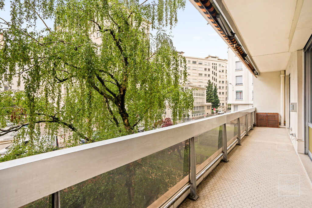 LYON 6, 118.60m²  entièrement climatisé, 2 Balcons, Immeuble PITANCE