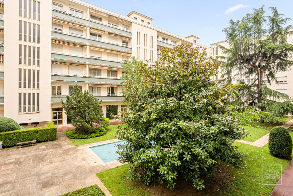 LYON 6, 118.60m²  entièrement climatisé, 2 Balcons, Immeuble PITANCE