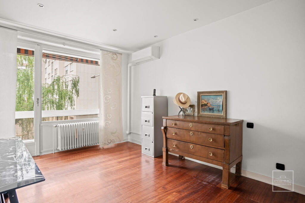 LYON 6, 118.60m²  entièrement climatisé, 2 Balcons, Immeuble PITANCE