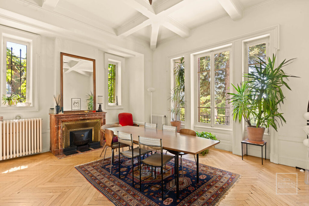 CALUIRE ET CUIRE, DEMEURE DU XXème, 217m², TERRAIN 1580m²