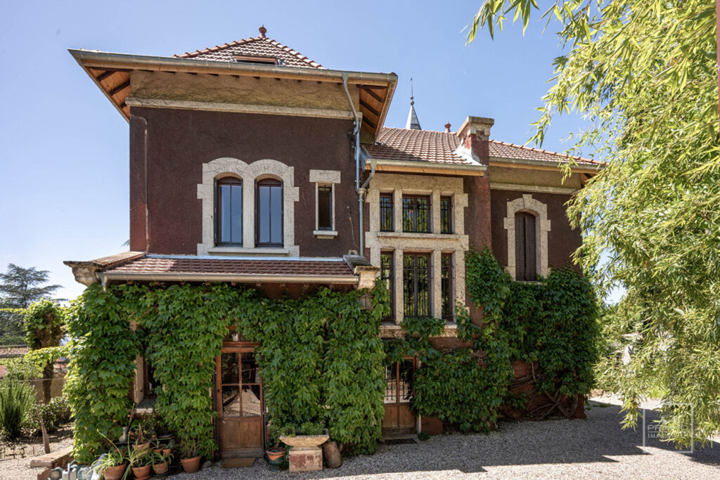 CALUIRE ET CUIRE, DEMEURE DU XXème, 217m², TERRAIN 1580m²