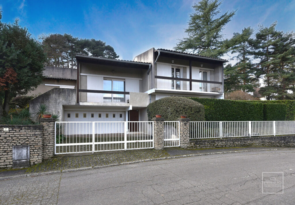 SAINT DIDIER AU MONT D’OR Villa d’architecte de 159 m² (156.67m² carrez) sur terrain de 1 485 m², au calme et sans vis-à-vis