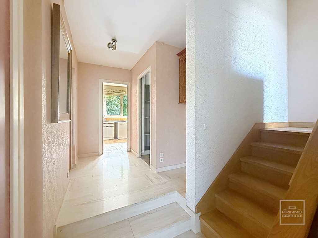 SAINT DIDIER AU MONT D’OR Villa d’architecte de 159 m² (156.67m² carrez) sur terrain de 1 485 m², au calme et sans vis-à-vis