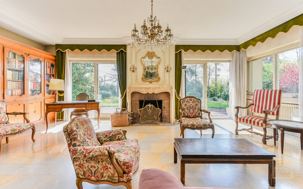 Saint Didier Au Mont D&rsquo;Or,  Maison d&rsquo;Architecte de 210m² sur un terrain plat d&rsquo;environ 3200m²