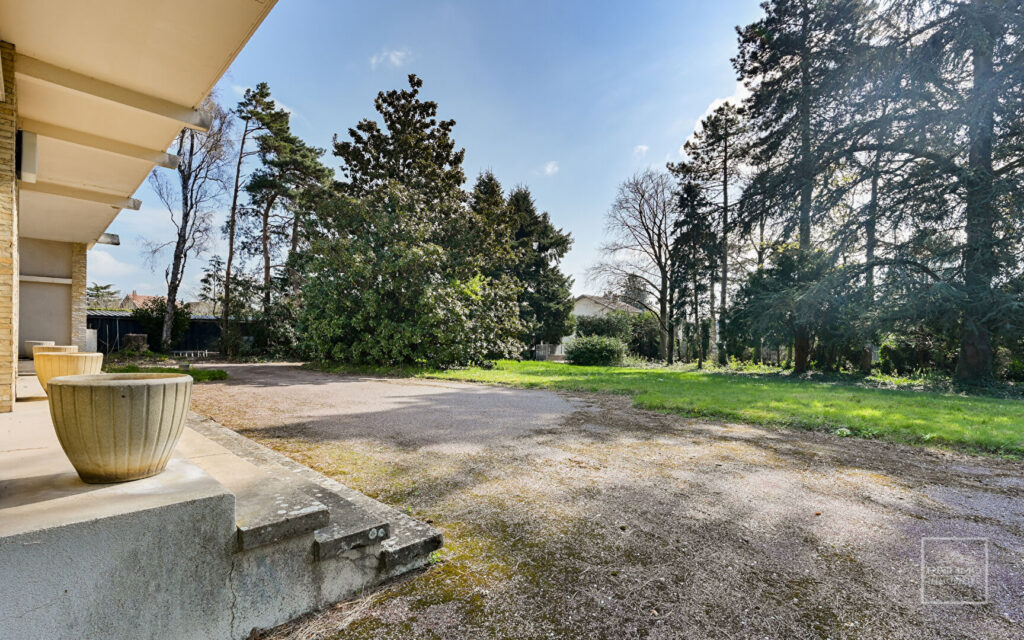 Saint Didier Au Mont D&rsquo;Or,  Maison d&rsquo;Architecte de 210m² sur un terrain plat d&rsquo;environ 3200m²