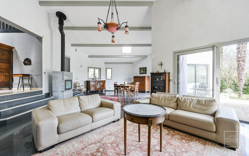Saint Cyr au Mont d&rsquo;Or, 12mn à pied du Village, Maison d&rsquo;environ 230m² sur 1 617m² de terrain