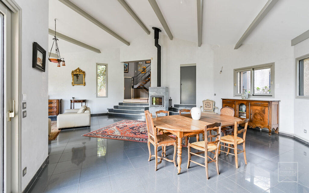 Saint Cyr au Mont d&rsquo;Or, 12mn à pied du Village, Maison d&rsquo;environ 230m² sur 1 617m² de terrain