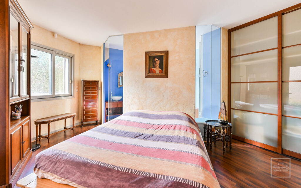 Saint Cyr au Mont d&rsquo;Or, 12mn à pied du Village, Maison d&rsquo;environ 230m² sur 1 617m² de terrain