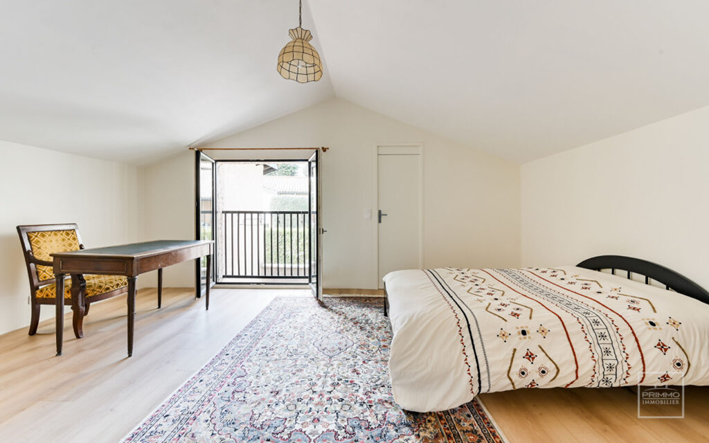 Saint Cyr au Mont d&rsquo;Or, 12mn à pied du Village, Maison d&rsquo;environ 230m² sur 1 617m² de terrain