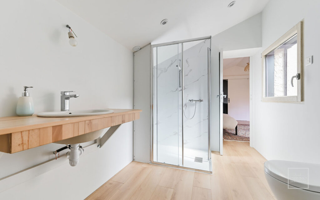 Saint Cyr au Mont d&rsquo;Or, 12mn à pied du Village, Maison d&rsquo;environ 230m² sur 1 617m² de terrain