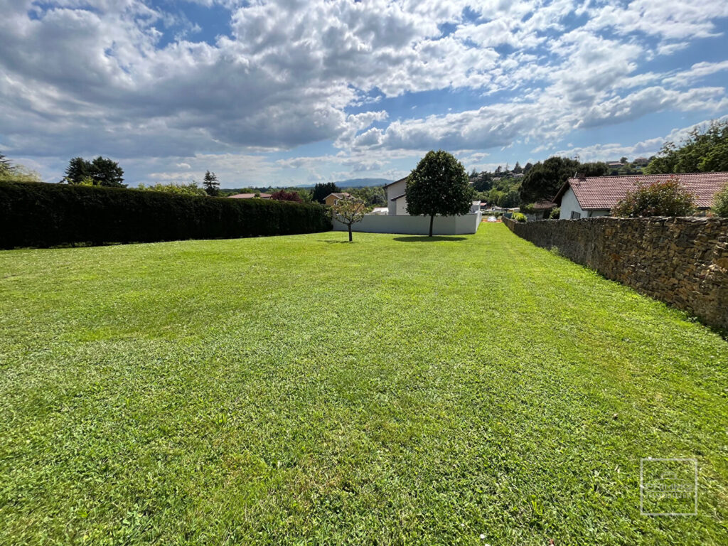 Lissieu – Terrain constructible de 1000 m² – Vue sur les Monts du Lyonnais