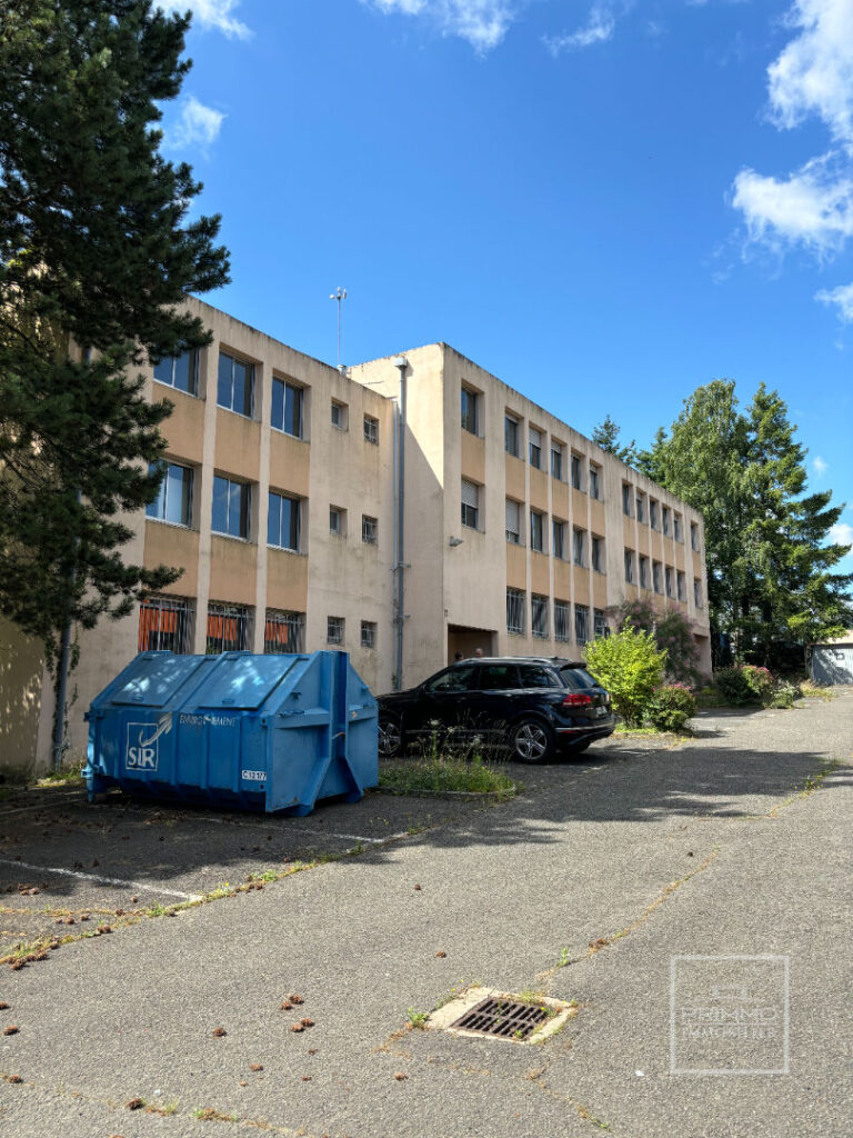 CHAMPAGNE AU MONT D&rsquo;OR , Immeuble de bureaux de 1066 m² sur 2163m² de terrain