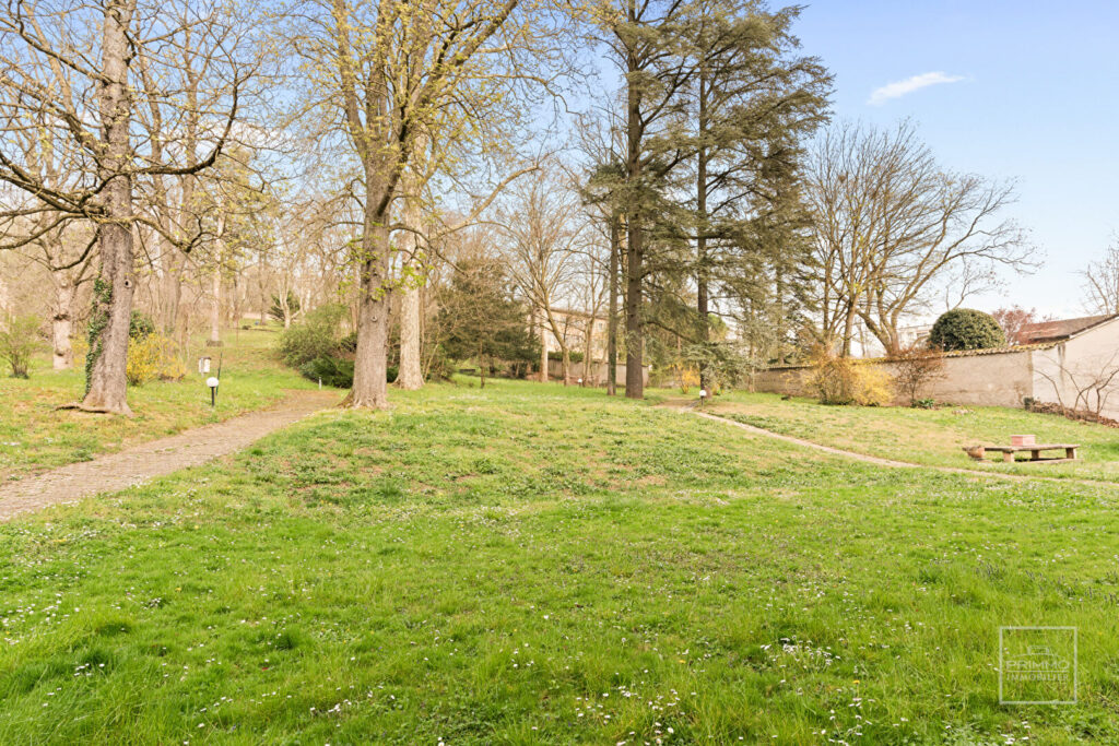 FONTAINES SUR SAONE, CENTRE, LOCAL COMMERCIAL, 47.79m²