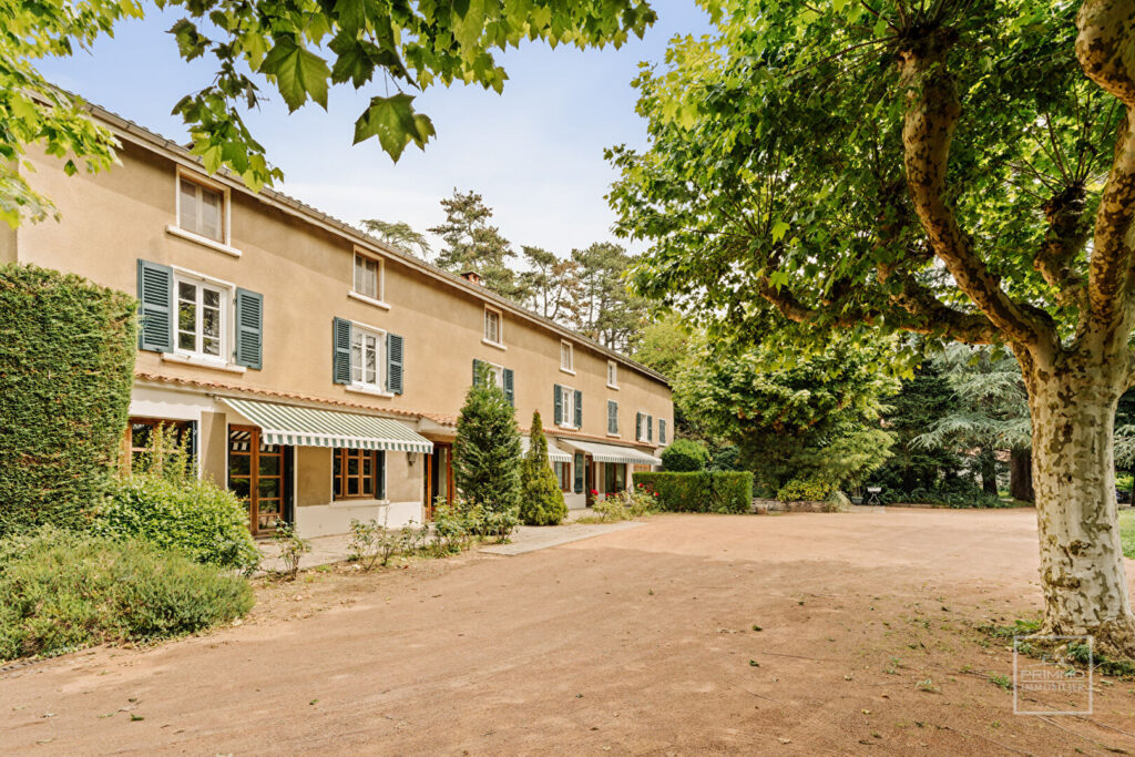CHARBONNIERES LES BAINS, Maison de charme de 396 m² plancher sur 1292 m² de terrain