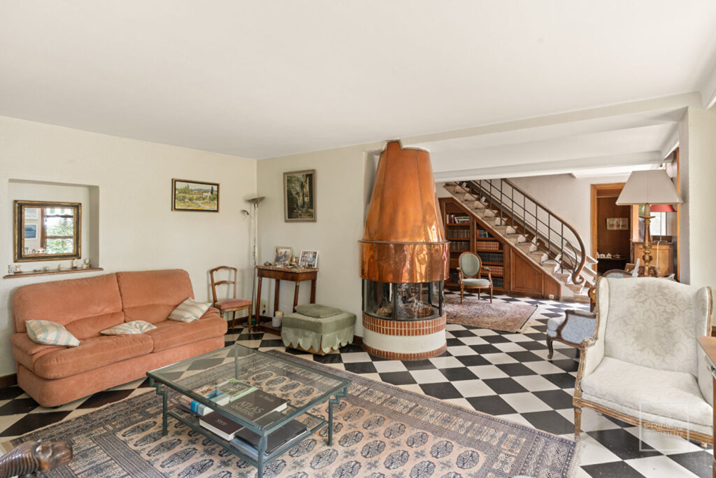 CHARBONNIERES LES BAINS, Maison de charme de 396 m² plancher sur 1292 m² de terrain