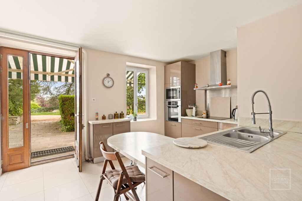 CHARBONNIERES LES BAINS, Maison de charme de 396 m² plancher sur 1292 m² de terrain