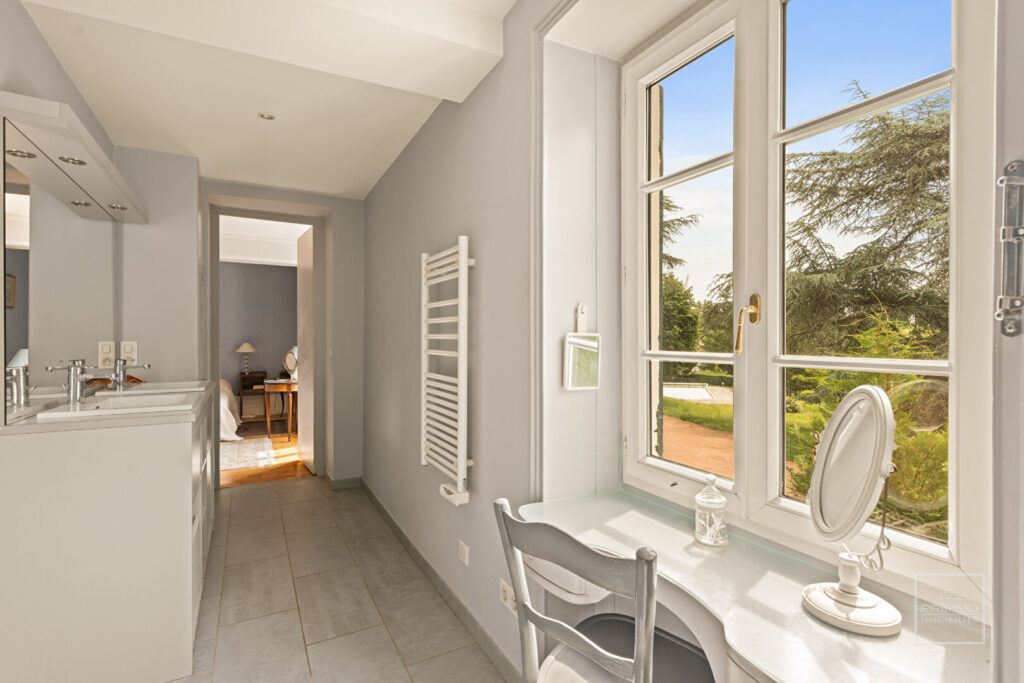 CHARBONNIERES LES BAINS, Maison de charme de 396 m² plancher sur 1292 m² de terrain