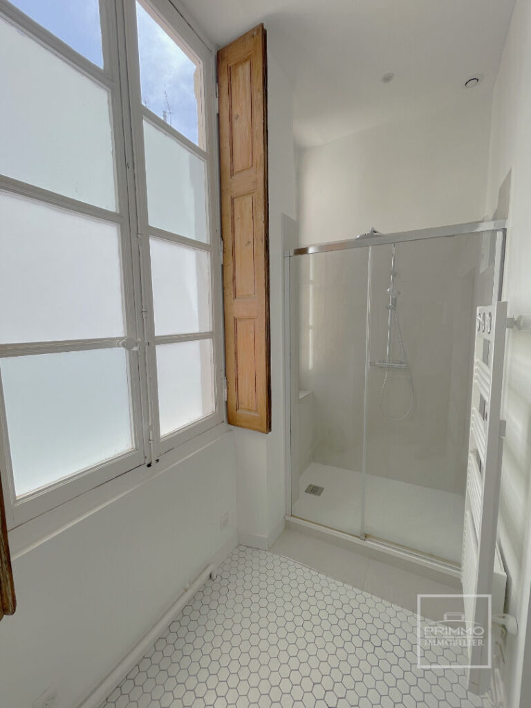 LYON 2, AINAY, LUMINEUX 81.25m²
