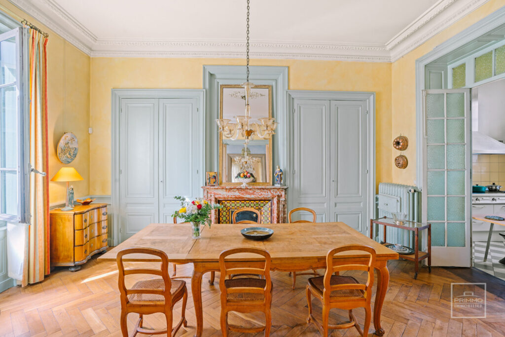 LYON 6, HOTEL PARTICULIER, 354m² LOI CARREZ, AVEC JARDIN