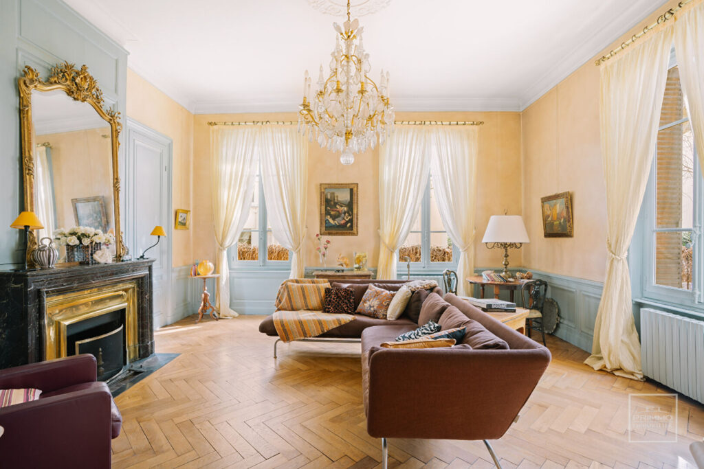 LYON 6, HOTEL PARTICULIER, 354m² LOI CARREZ, AVEC JARDIN