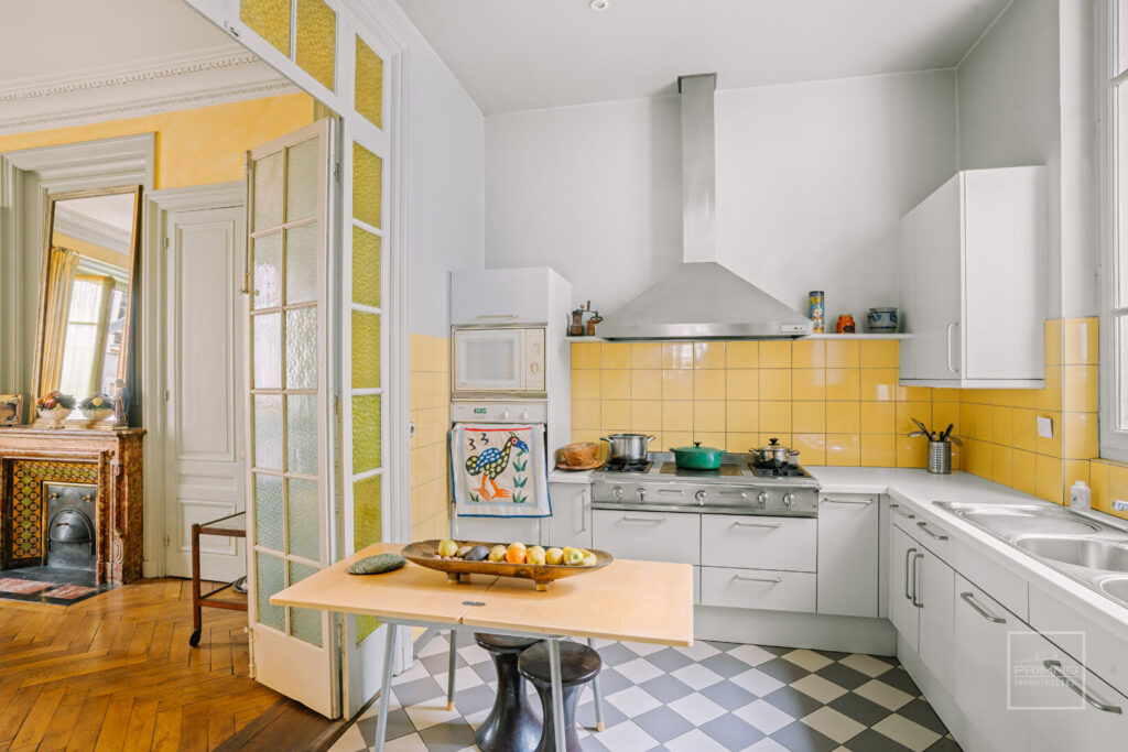 LYON 6, HOTEL PARTICULIER, 354m² LOI CARREZ, AVEC JARDIN