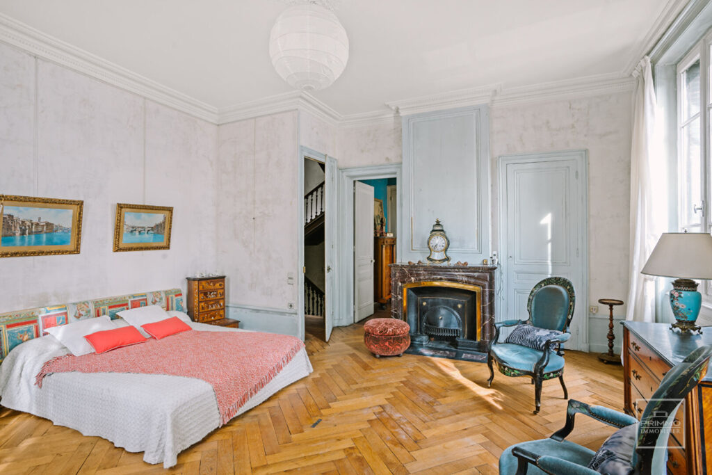 LYON 6, HOTEL PARTICULIER, 354m² LOI CARREZ, AVEC JARDIN