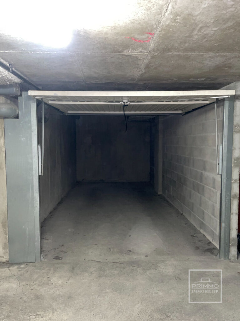 VILLEURBANNE, REPUBLIQUE, GRAND GARAGE