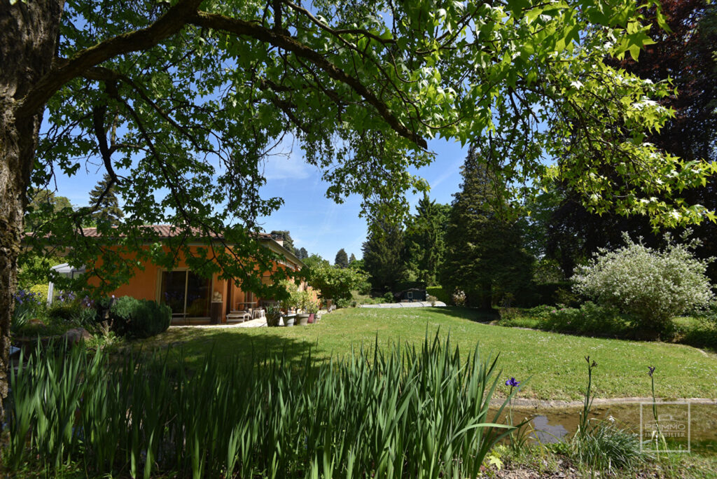 SAINT CYR AU MONT D&rsquo;OR – Maison de 330m² sur parc de 3780m²