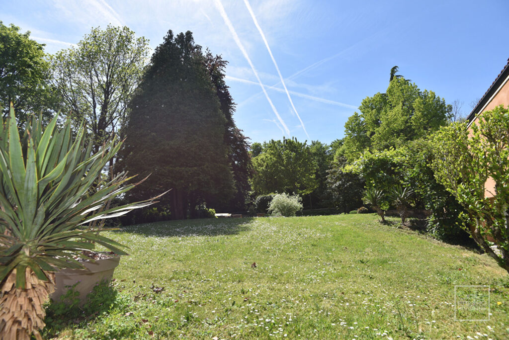 SAINT CYR AU MONT D&rsquo;OR – Maison de 330m² sur parc de 3780m²