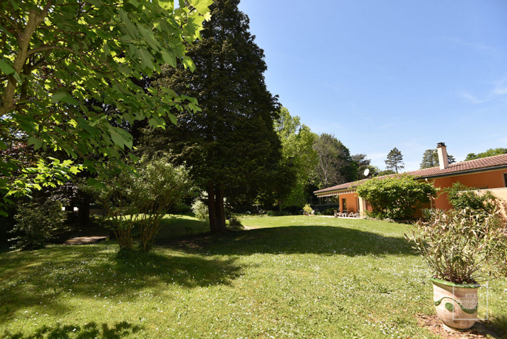 SAINT CYR AU MONT D&rsquo;OR – Maison de 330m² sur parc de 3780m²