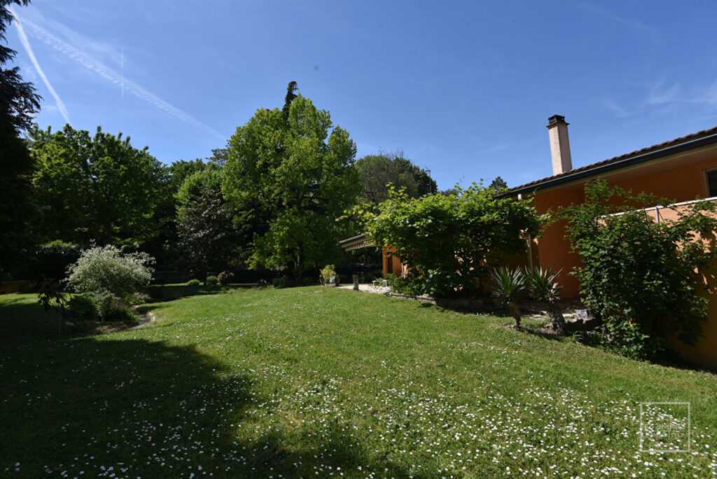SAINT CYR AU MONT D&rsquo;OR – Maison de 330m² sur parc de 3780m²