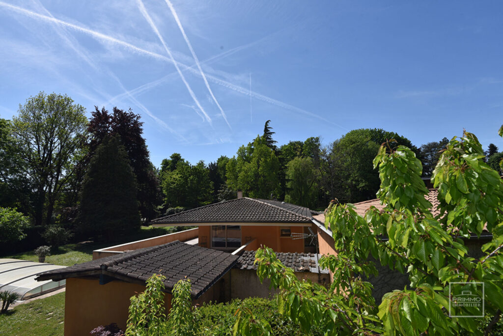 SAINT CYR AU MONT D&rsquo;OR – Maison de 330m² sur parc de 3780m²
