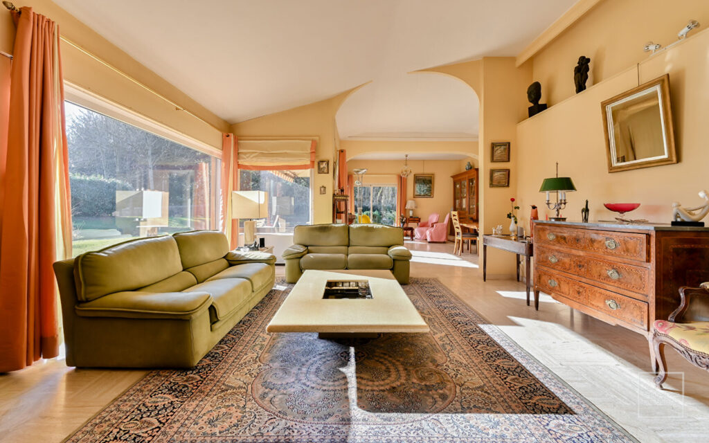 SAINT CYR AU MONT D&rsquo;OR – Maison de 330m² sur parc de 3780m²