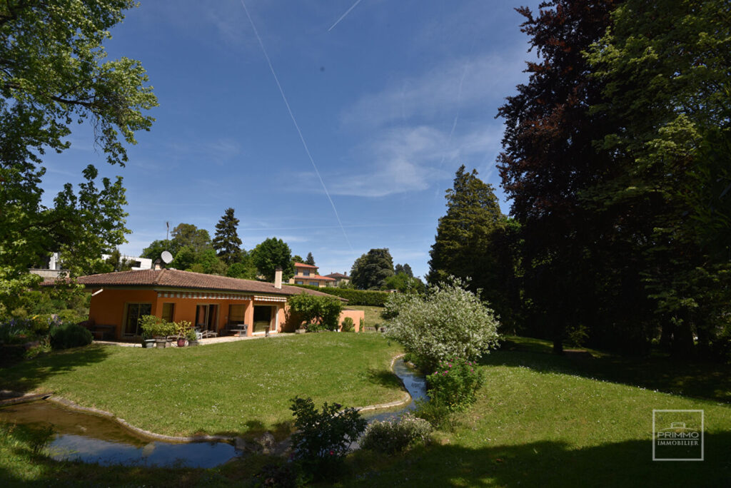 SAINT CYR AU MONT D&rsquo;OR – Maison de 330m² sur parc de 3780m²