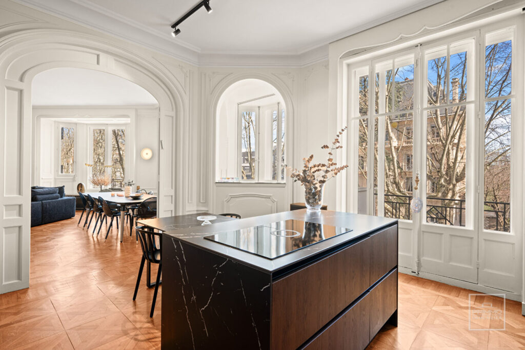 Superbe et entièrement climatisé LYON 6, BD DES BELGES, 204.65m²