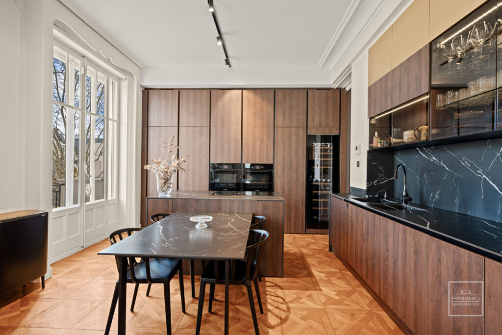 Superbe et entièrement climatisé LYON 6, BD DES BELGES, 204.65m²