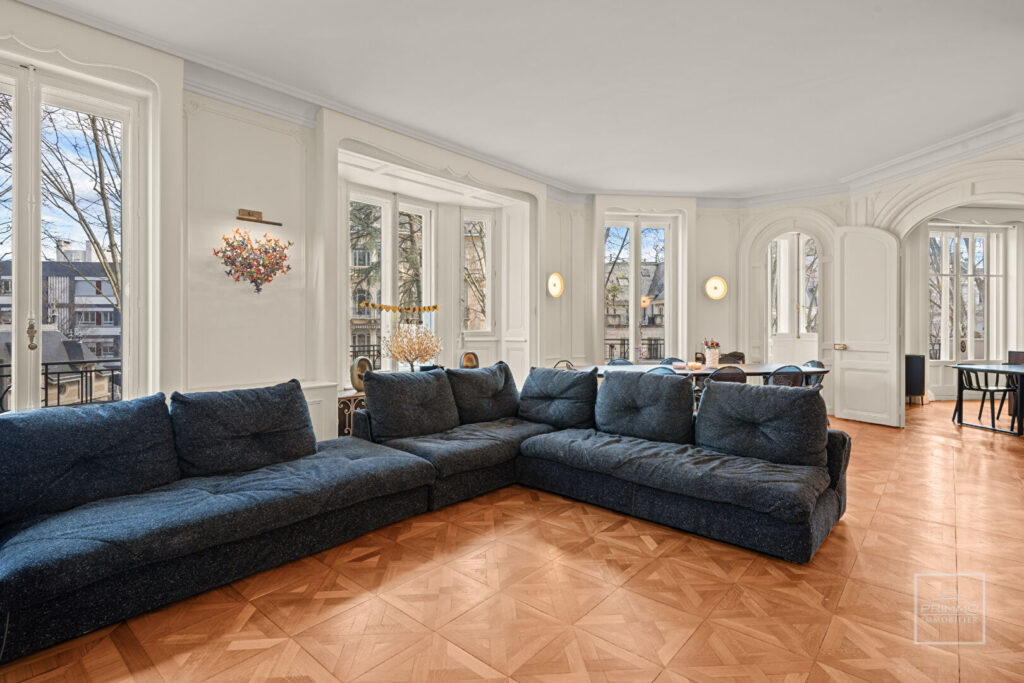 Superbe et entièrement climatisé LYON 6, BD DES BELGES, 204.65m²