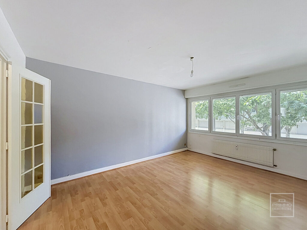 LYON 7, DEBOURG, T3 TRAVERSANT EST/OUEST, 72m², GARAGE & CAVE