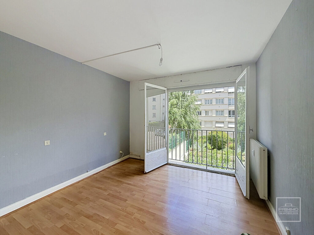 LYON 7, DEBOURG, T3 TRAVERSANT EST/OUEST, 72m², GARAGE & CAVE