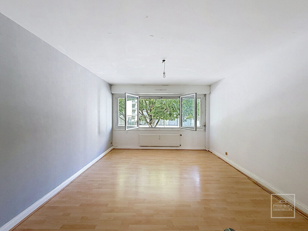 LYON 7, DEBOURG, T3 TRAVERSANT EST/OUEST, 72m², GARAGE & CAVE