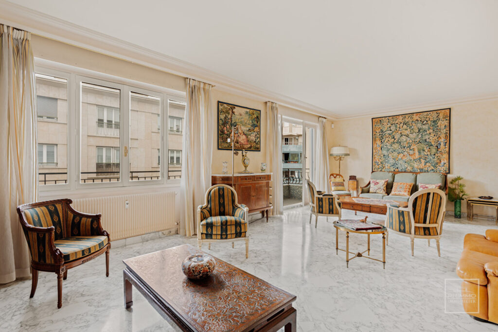 LYON 6, TRIANGLE D&rsquo;OR, BALCON & LOGGIA, 124.79m²