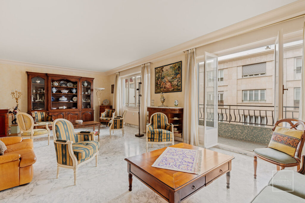 LYON 6, TRIANGLE D&rsquo;OR, BALCON & LOGGIA, 124.79m²