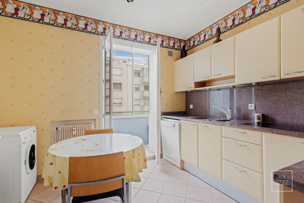 LYON 6, TRIANGLE D&rsquo;OR, BALCON & LOGGIA, 124.79m²