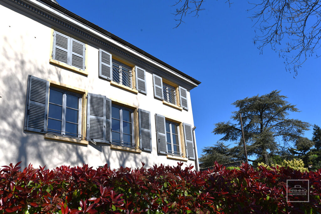 Saint Cyr Au Mont d’Or – T3 de 89m², à 10mn à pied du village, dans bâtisse du XIXème
