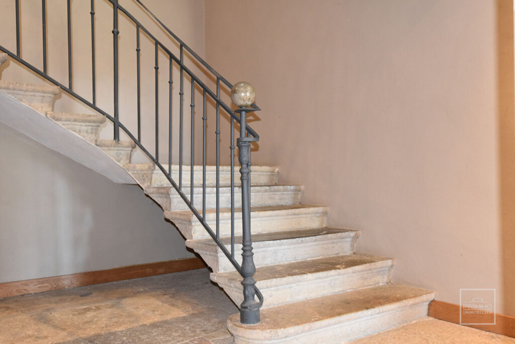 Saint Cyr Au Mont d’Or – T3 de 89m², à 10mn à pied du village, dans bâtisse du XIXème