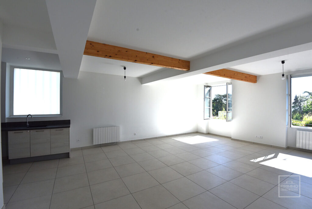 Saint Cyr Au Mont d’Or – T3 de 89m², à 10mn à pied du village, dans bâtisse du XIXème