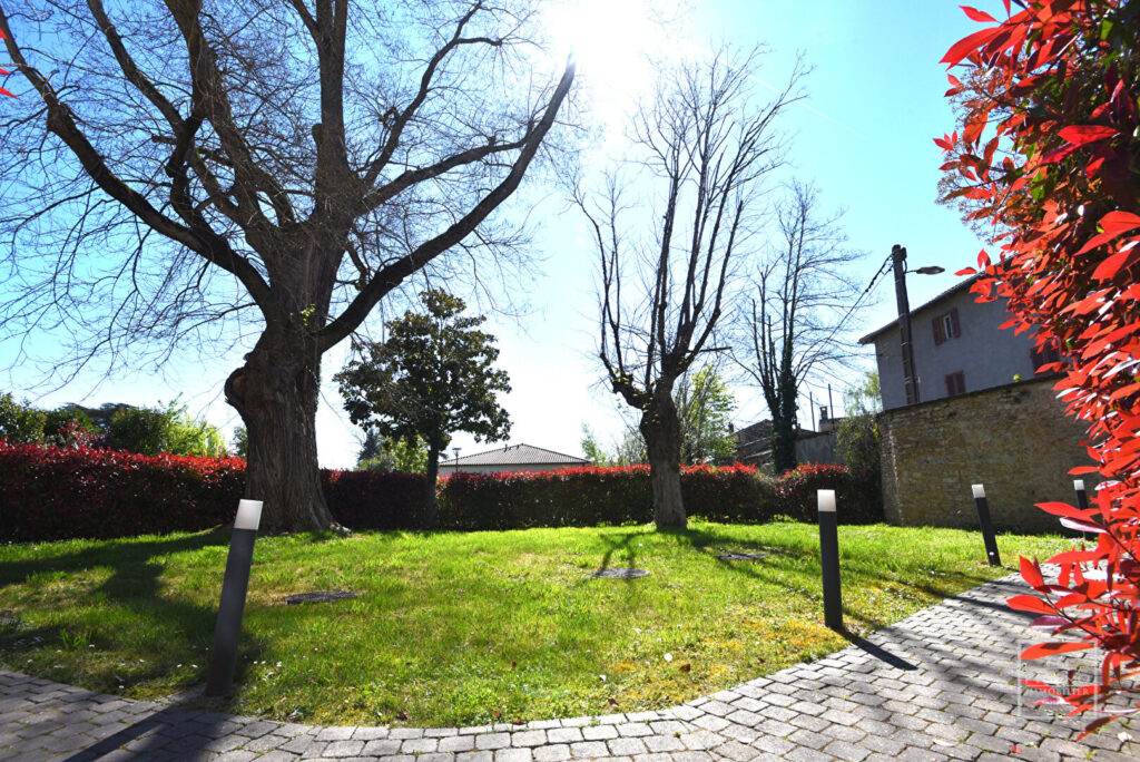 Saint Cyr Au Mont d’Or – T3 de 89m², à 10mn à pied du village, dans bâtisse du XIXème