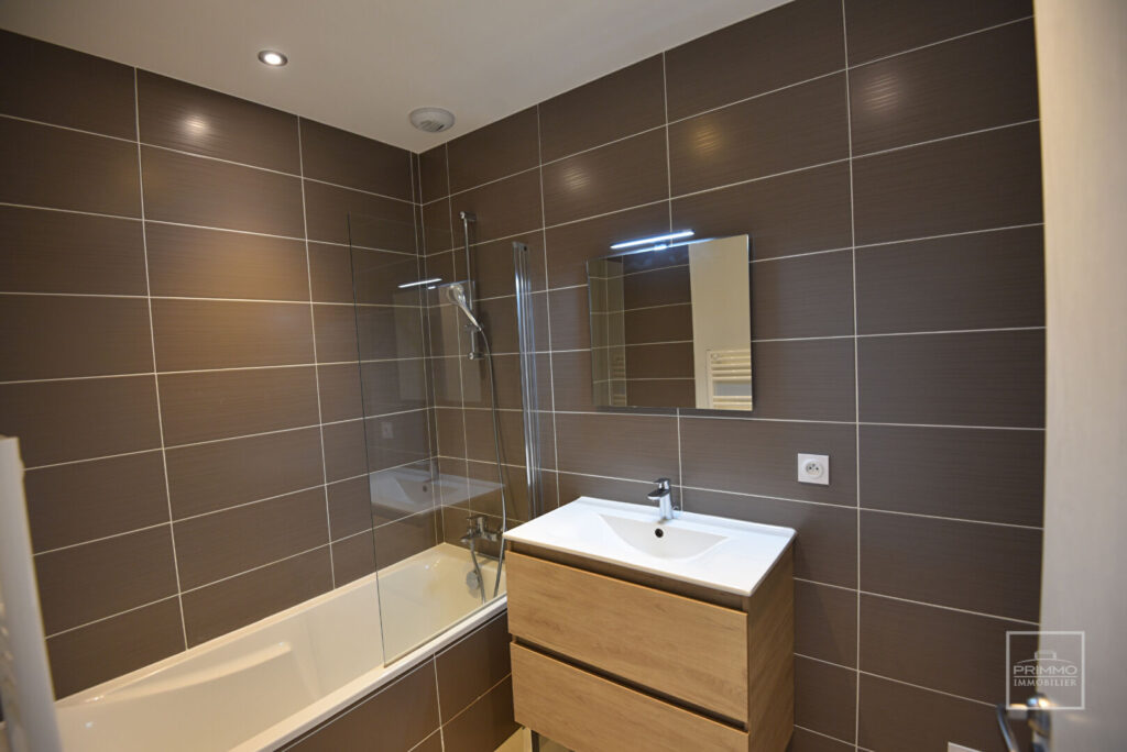 Saint Cyr Au Mont d’Or – T3 de 89m², à 10mn à pied du village, dans bâtisse du XIXème